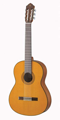 Yamaha CG142C 4/4 классическая гитара
