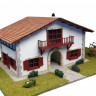 Сборная деревянная модель деревенского дома Artesania Latina Chalet kit de Caser?o con carro, 1/72