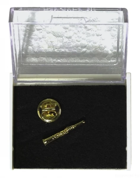 Значок  на клипсе золотое напыление"кларнет" Pick Boy made in Japan