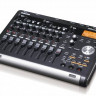 TASCAM DP-03SD компактная 8-канальная портастудия с возможностью записи на SD-карты памяти.